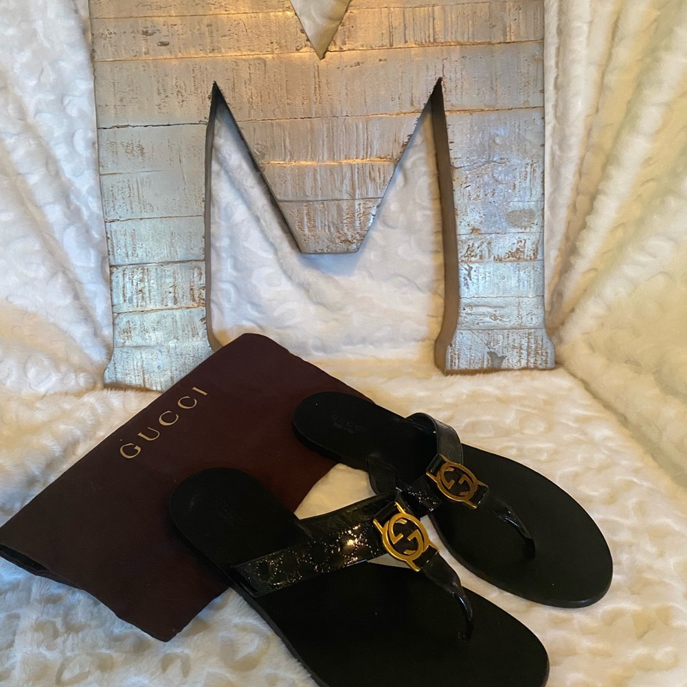 Gucci flat sandal